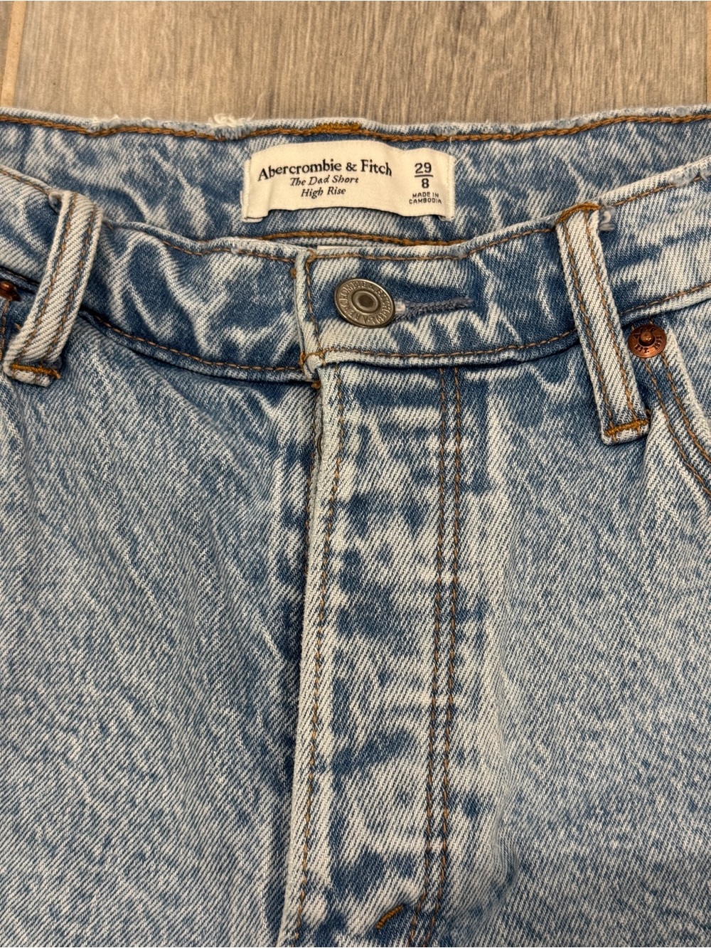 Abercrombie & Fitch Light Wash Denim High-Rise Jean Shorts - Picture 2 of 2